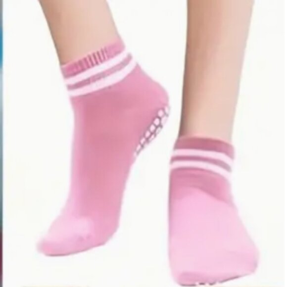 Callie Lives Yoga Grip Ankle Socks for Pilates, Ballet, or Loungewear Medium - Picture 3 of 7